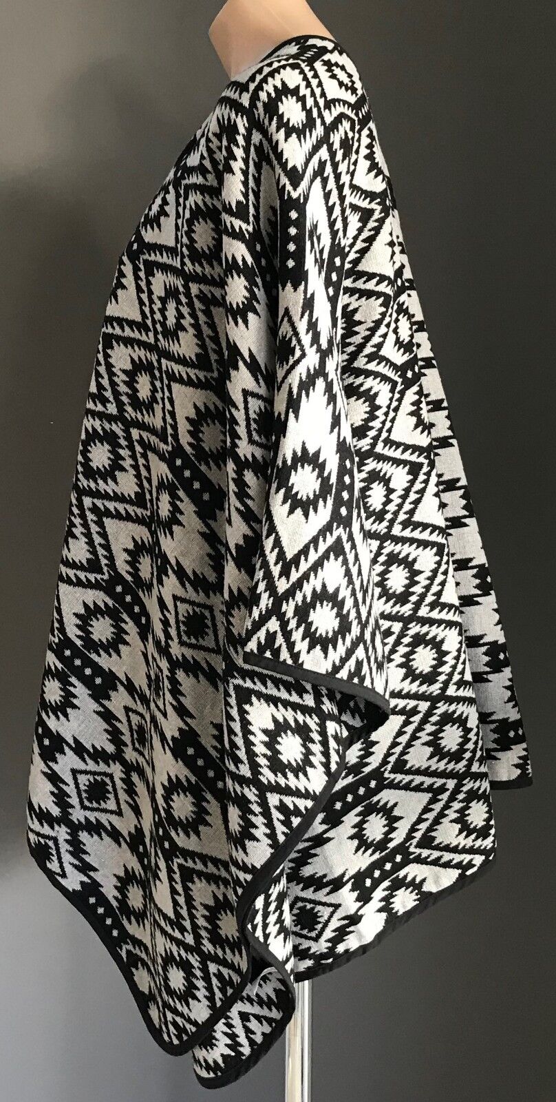 TARGET COLLECTION Jacket Poncho Kimono Black & Grey Aztec Cover Up  L 14  16 NEW