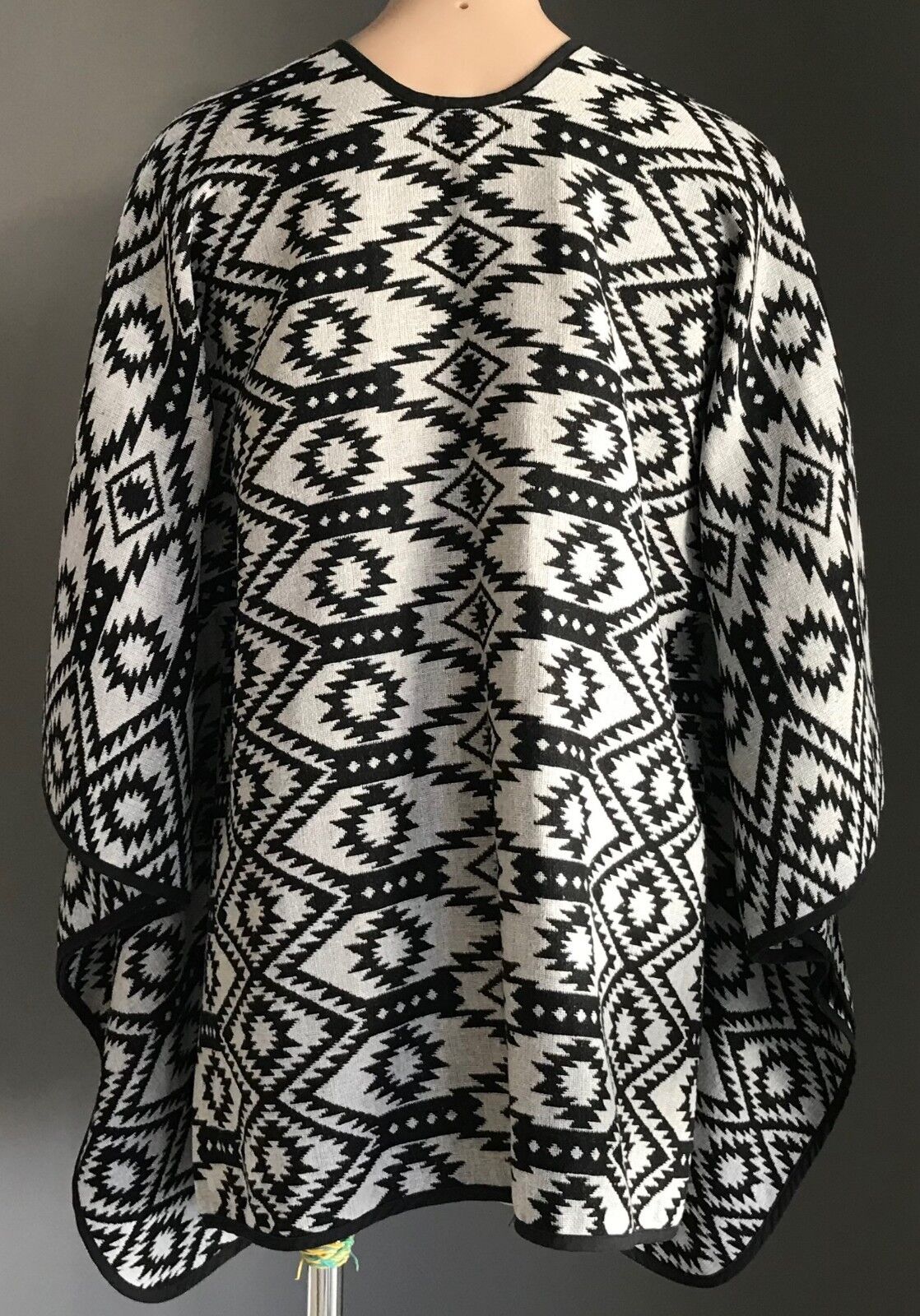 TARGET COLLECTION Jacket Poncho Kimono Black & Grey Aztec Cover Up  L 14  16 NEW