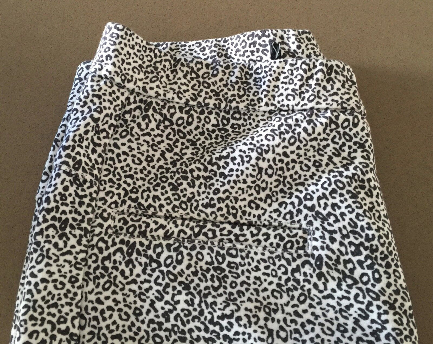 JEGGINGS Black & White Animal Print Stretch Leggings w zips Ladies Size 6 - 8