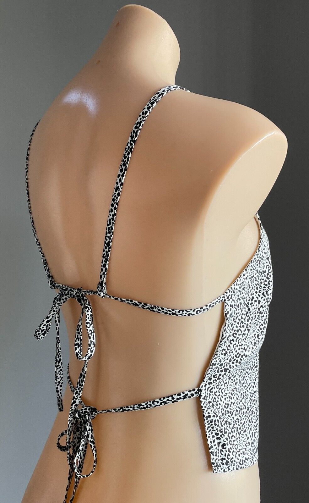 GLASSONS Top Black & White Cheetah Print Sleeveless Open Tie Back Size 10 NEW