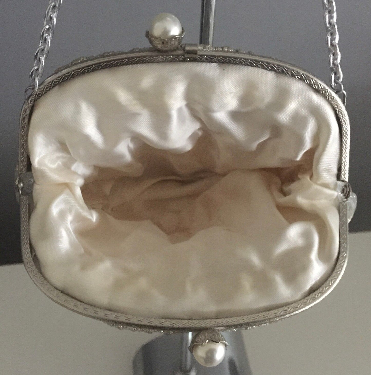 Vintage Evening Bag Silver Lame Fabric Frame Purse Chain Handbag 2 x Pearl Clasp