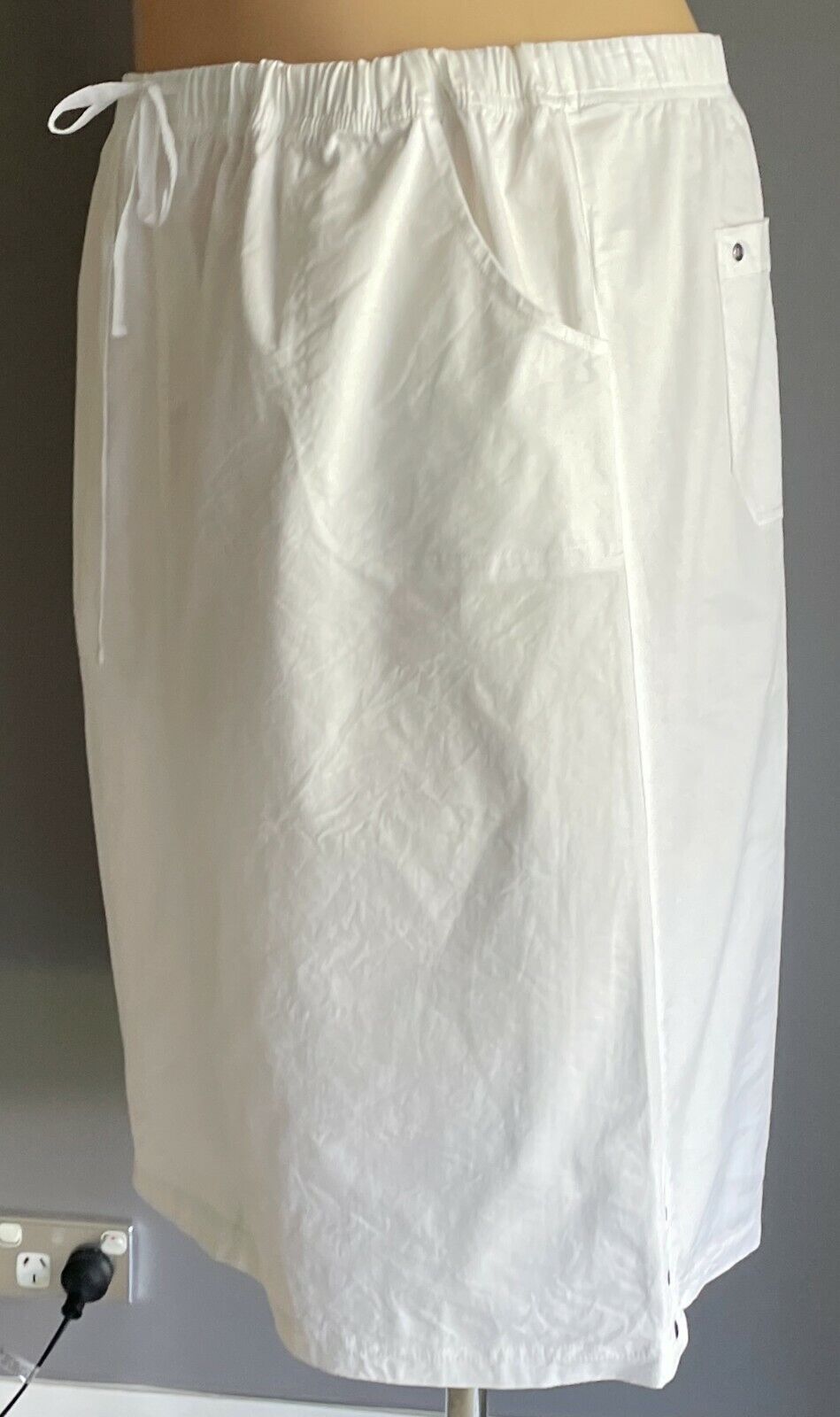 MARLOWE Skirt White Elastic Waist Straight Knee Length Stretch Plus Size 22 24