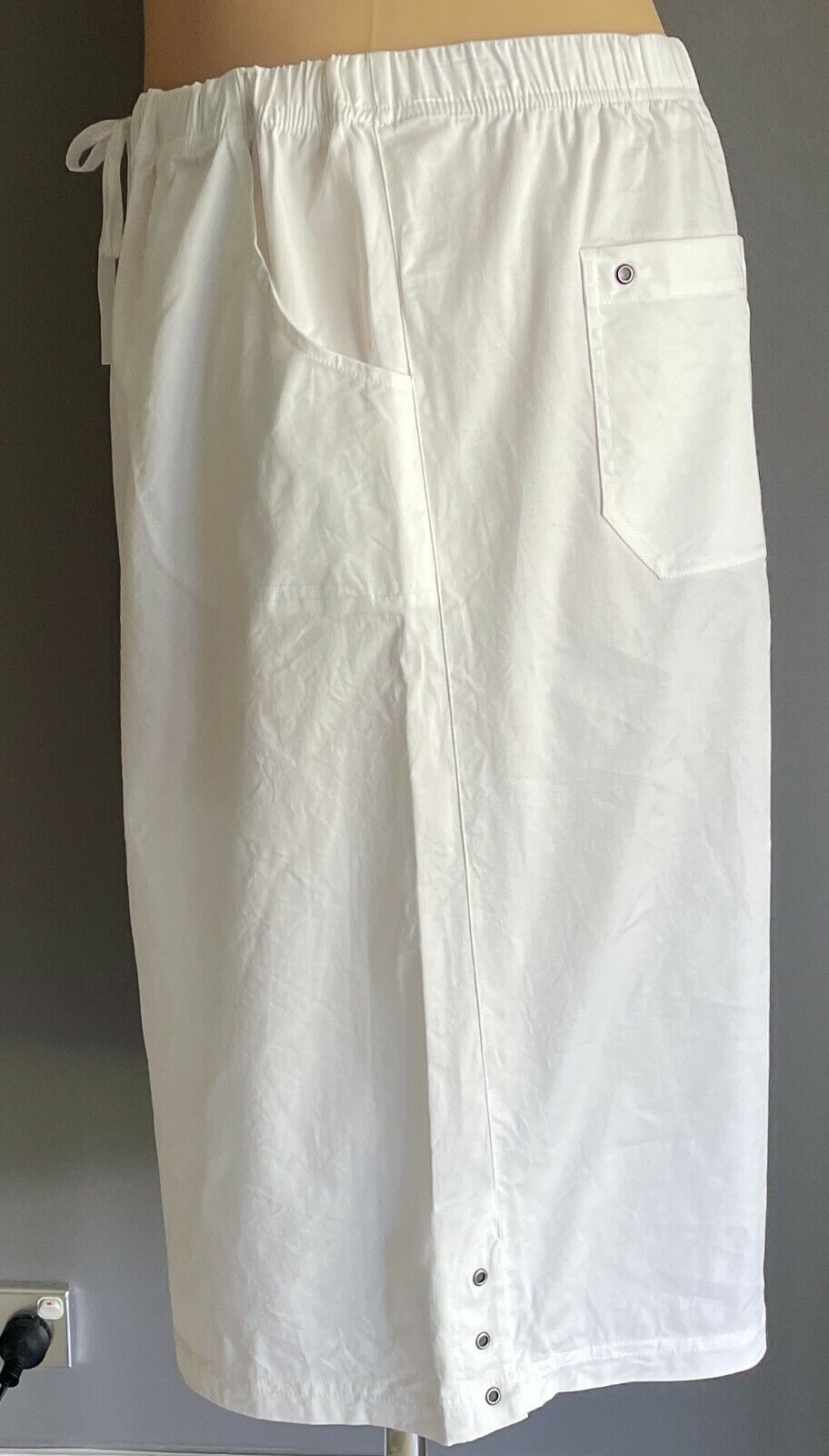 MARLOWE Skirt White Elastic Waist Straight Knee Length Stretch Plus Size 22 24