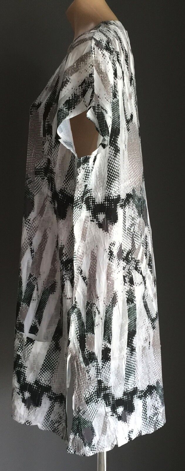 TAKING SHAPE TS Tunic Top Monochrome Short Sleeve Crinkle Plisse Blouse Size 14