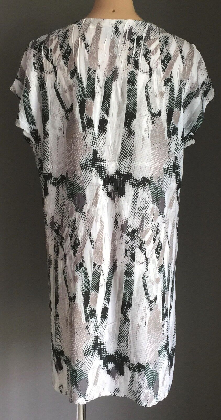 TAKING SHAPE TS Tunic Top Monochrome Short Sleeve Crinkle Plisse Blouse Size 14