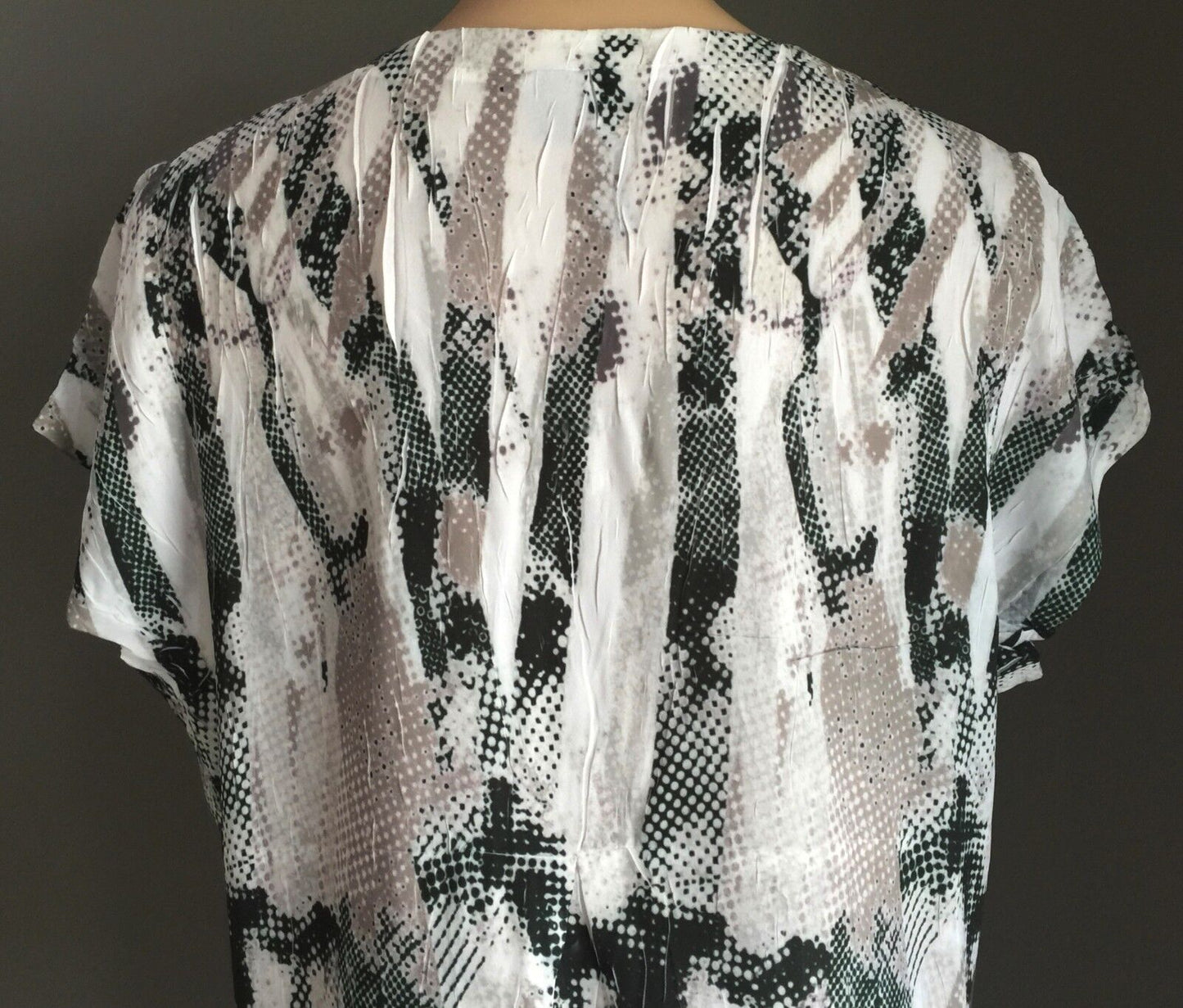 TAKING SHAPE TS Tunic Top Monochrome Short Sleeve Crinkle Plisse Blouse Size 14