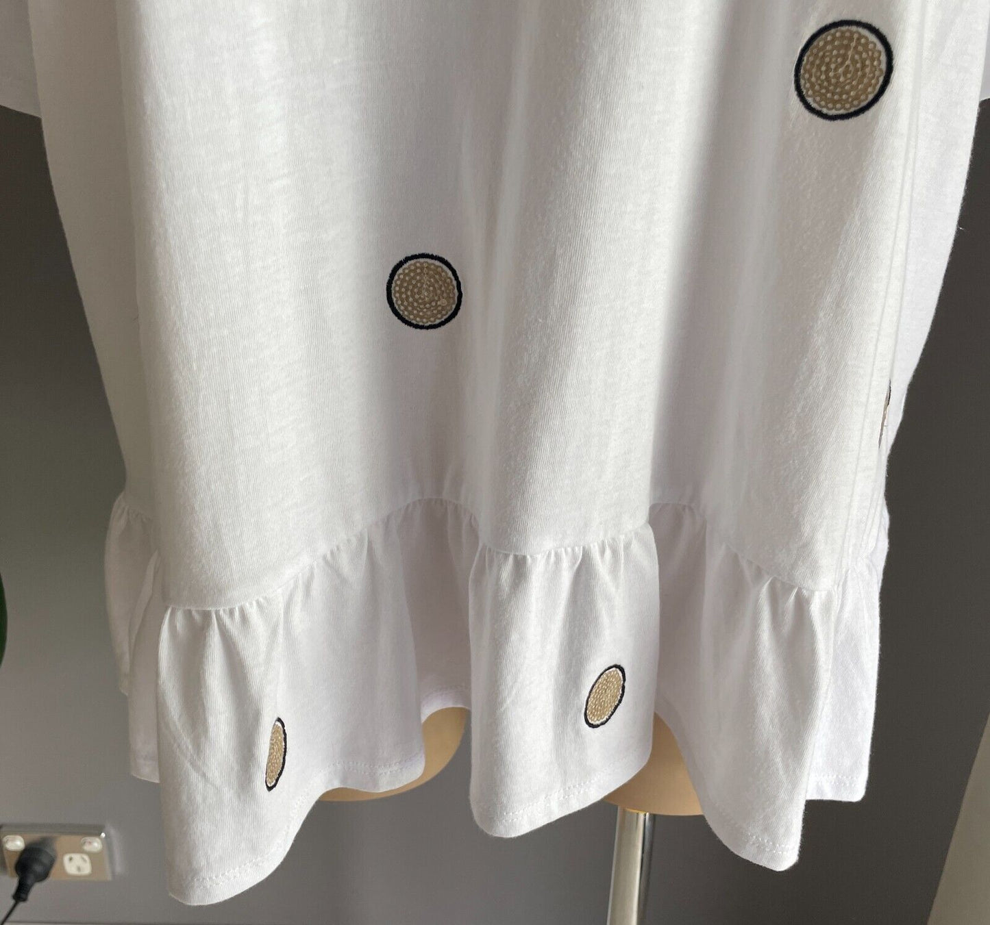 VIRTUELLE TAKING SHAPE White Short Sleeve Sparkle Spot Blouse Tier Hem Size XL
