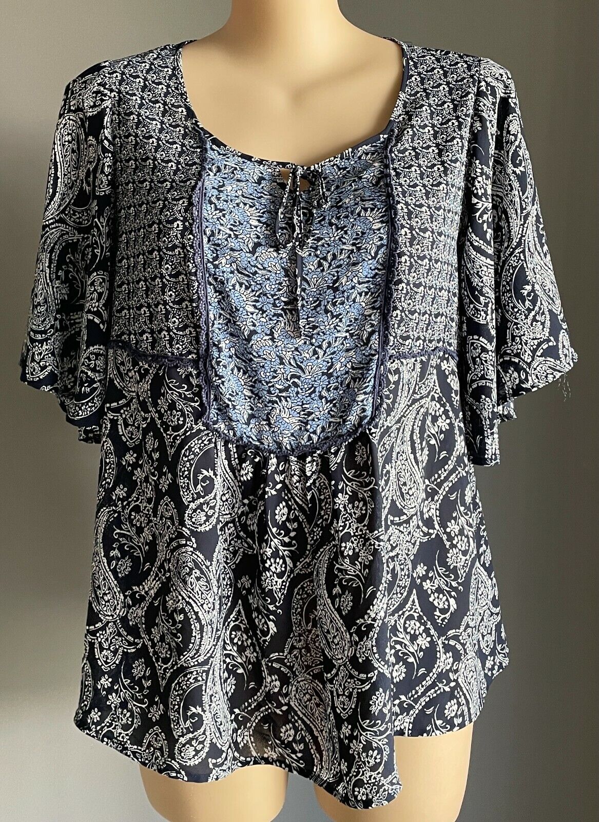 AUTOGRAPH Top Peasant Blue & White Paisley Print Short Butterfly Sleeve Size 14