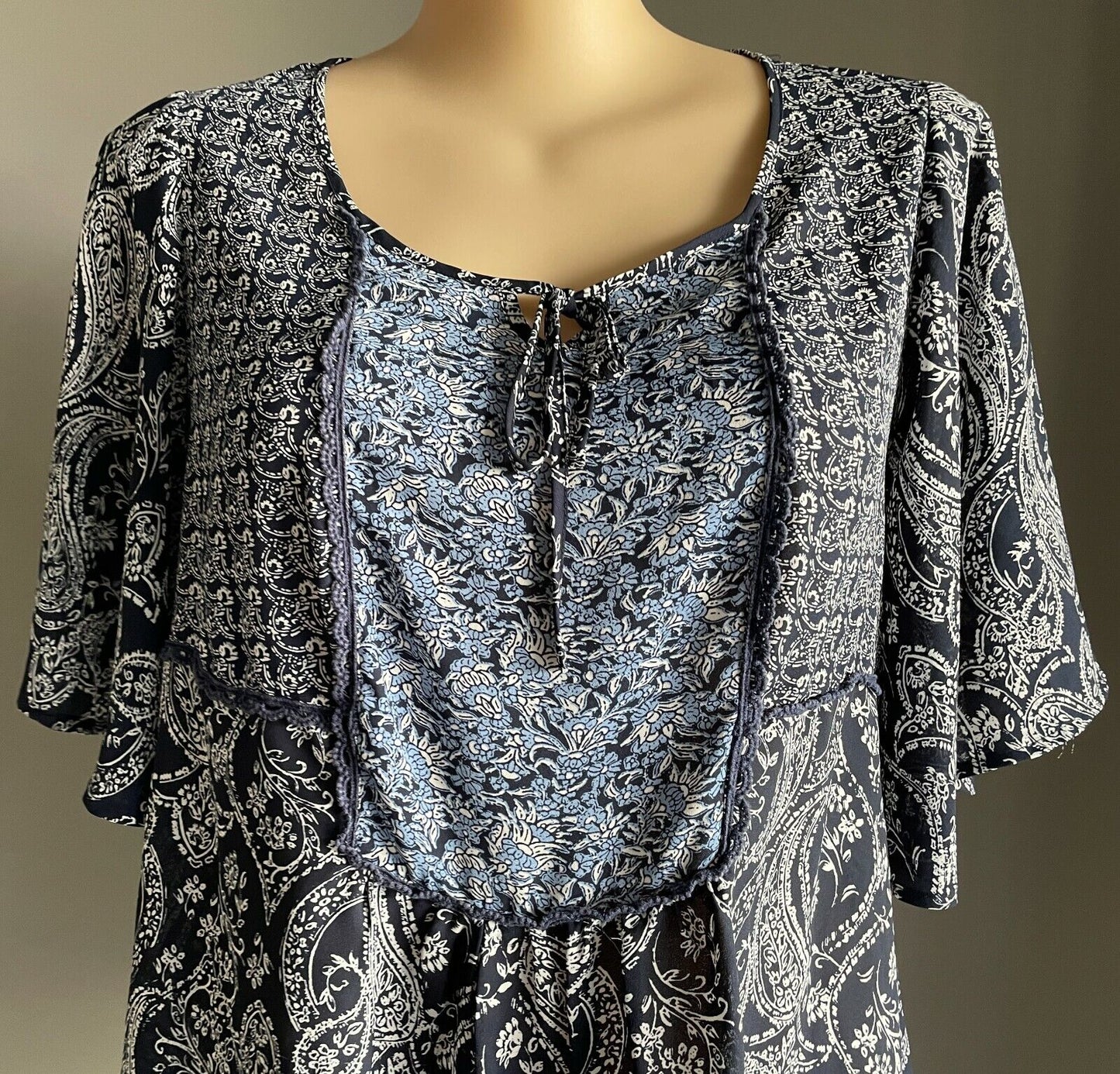 AUTOGRAPH Top Peasant Blue & White Paisley Print Short Butterfly Sleeve Size 14