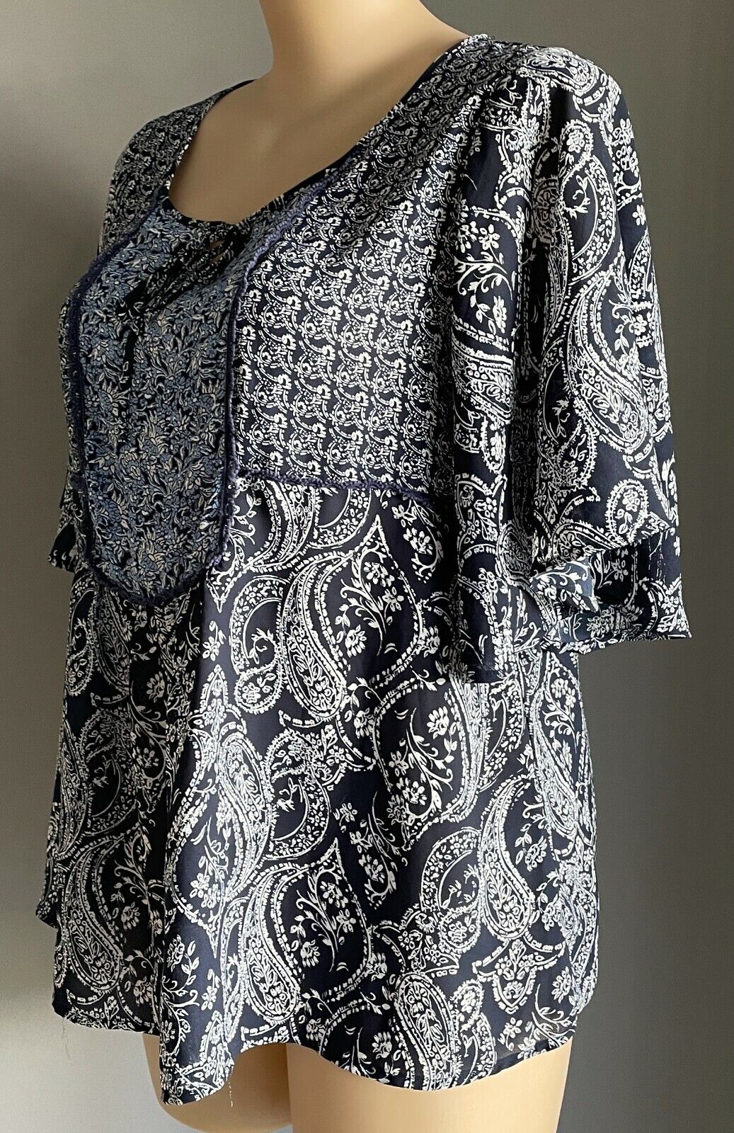 AUTOGRAPH Top Peasant Blue & White Paisley Print Short Butterfly Sleeve Size 14