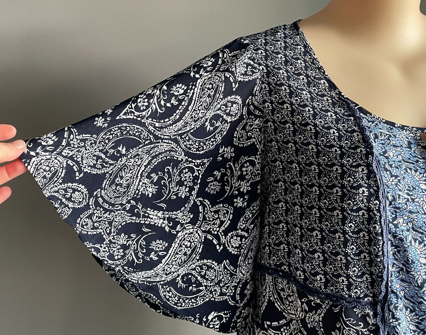 AUTOGRAPH Top Peasant Blue & White Paisley Print Short Butterfly Sleeve Size 14