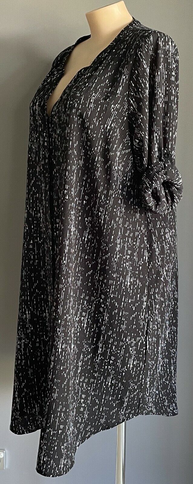 AUTOGRAPH Button Front Dress Shirt Black & White Long Sleeve Collarless Size 24