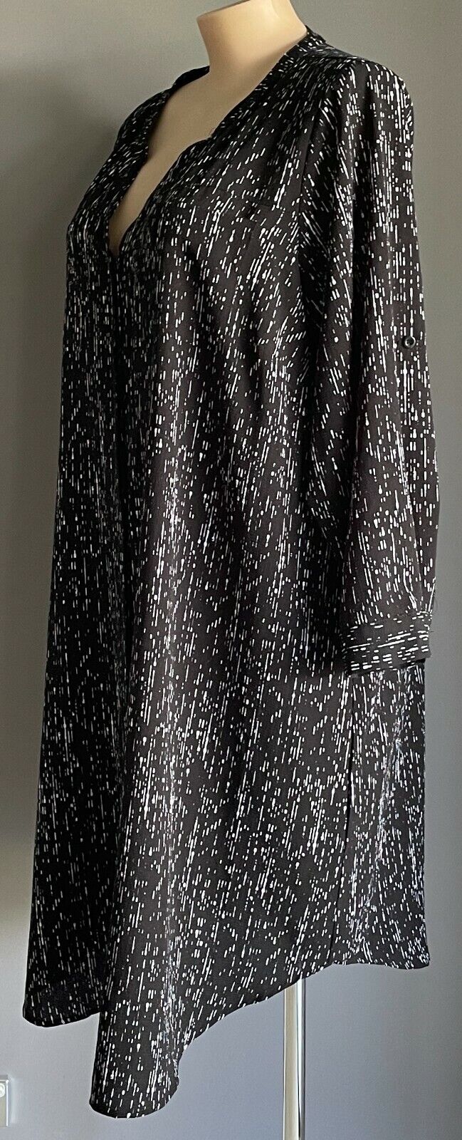 AUTOGRAPH Button Front Dress Shirt Black & White Long Sleeve Collarless Size 24