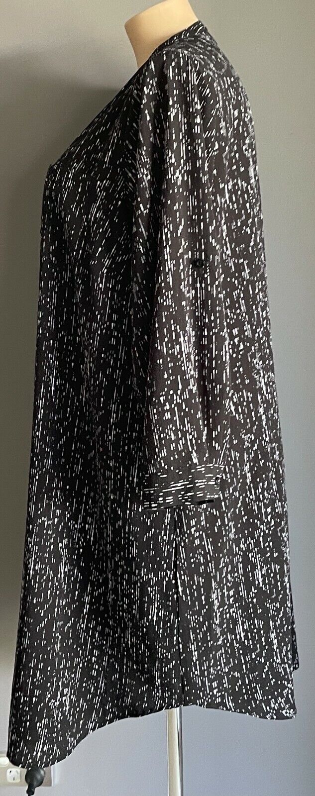 AUTOGRAPH Button Front Dress Shirt Black & White Long Sleeve Collarless Size 24