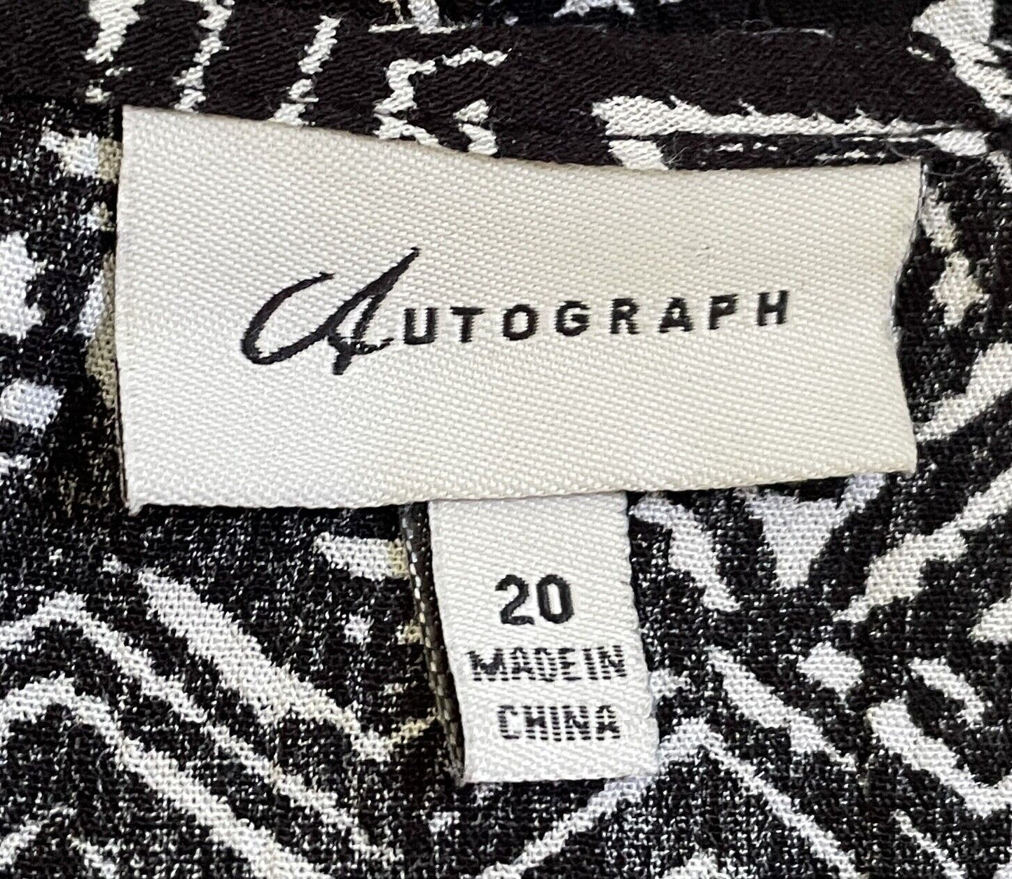 AUTOGRAPH Jacket Drape Open Black & White Tribal Print Sleeveless Vest Size 20
