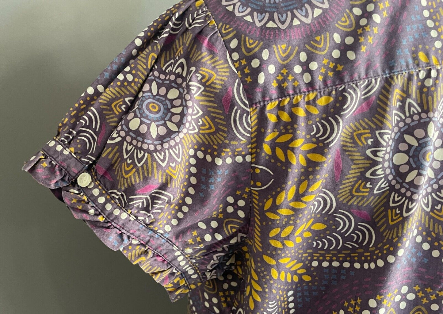 GAP Top Purple Multicolour Batik Print Short Sleeve Blouse Ruffle Trim Size L 12