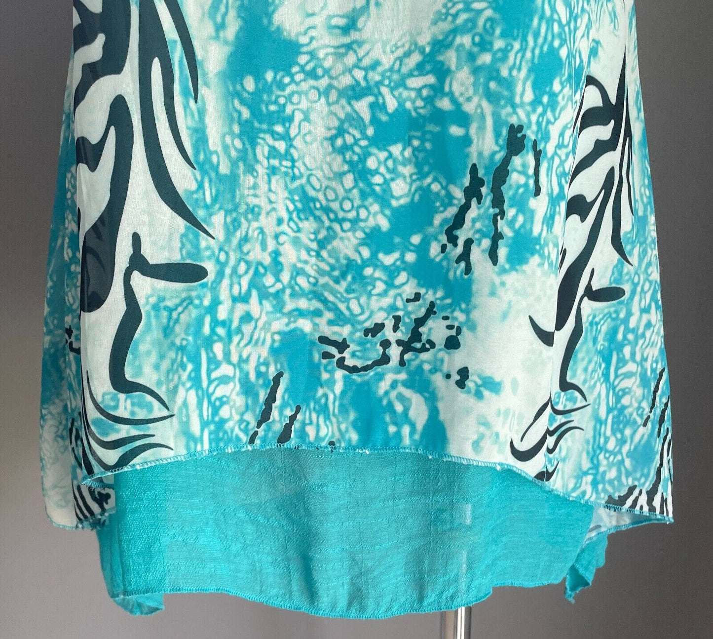Gorgeous Top Dip Hem Mini Blue Green Black White Multi Print Sleeveless Sz L 12