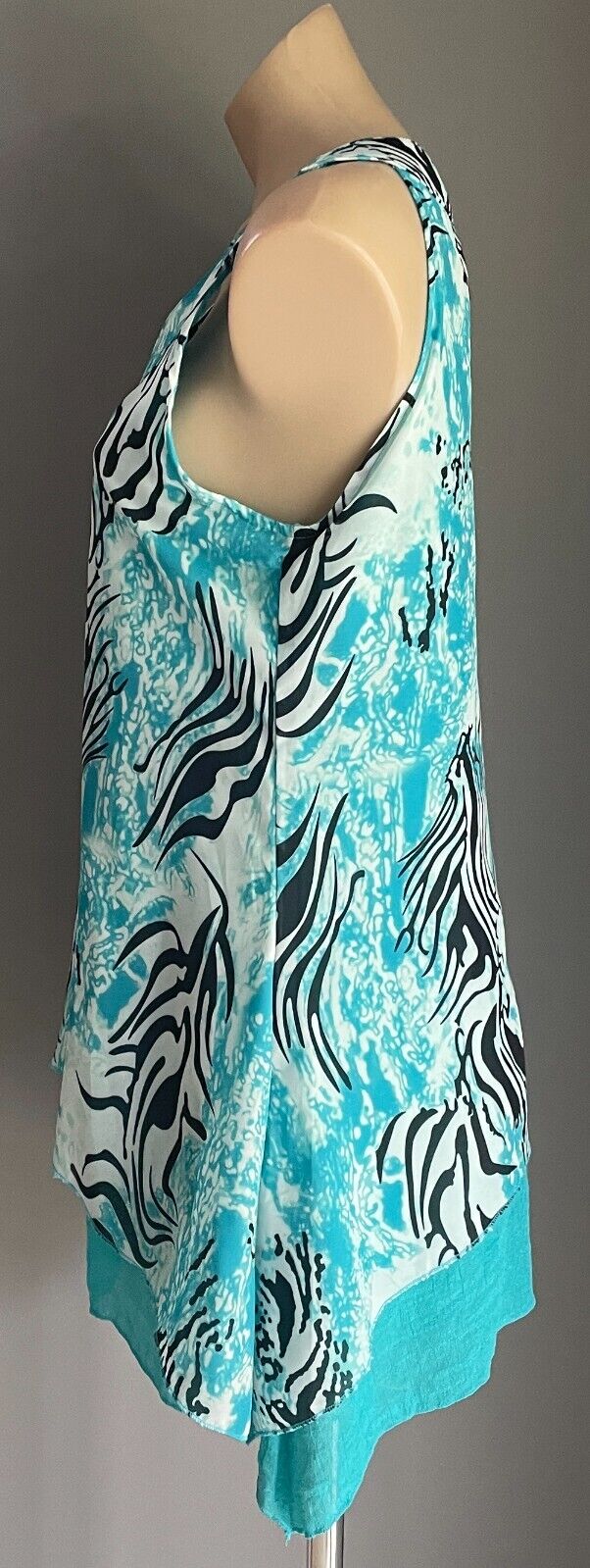 Gorgeous Top Dip Hem Mini Blue Green Black White Multi Print Sleeveless Sz L 12