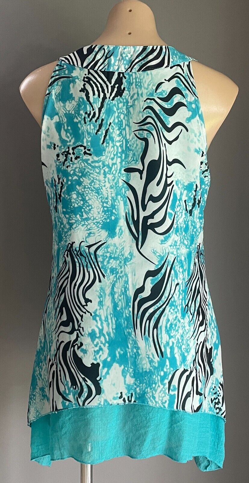 Gorgeous Top Dip Hem Mini Blue Green Black White Multi Print Sleeveless Sz L 12