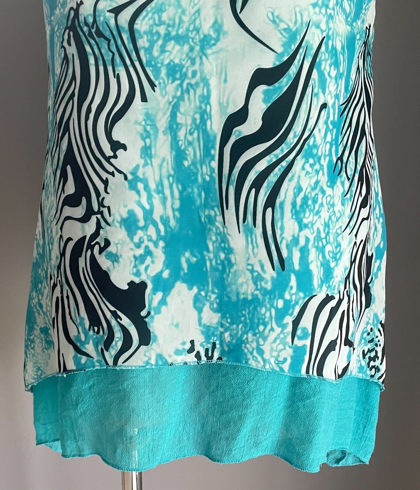 Gorgeous Top Dip Hem Mini Blue Green Black White Multi Print Sleeveless Sz L 12