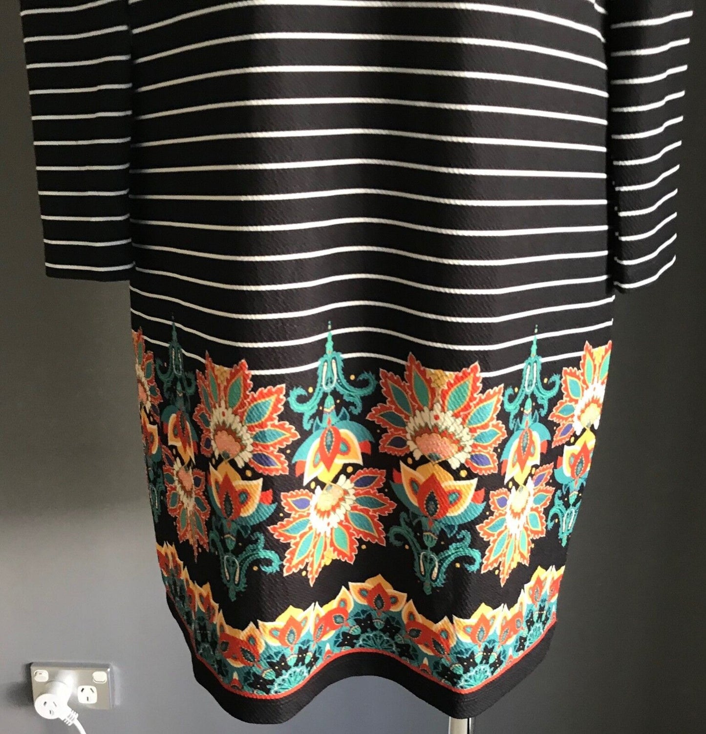 GRACE HILL Shift Dress Black & White Stripe Floral Hem Stretch Size 16 Gorgeous