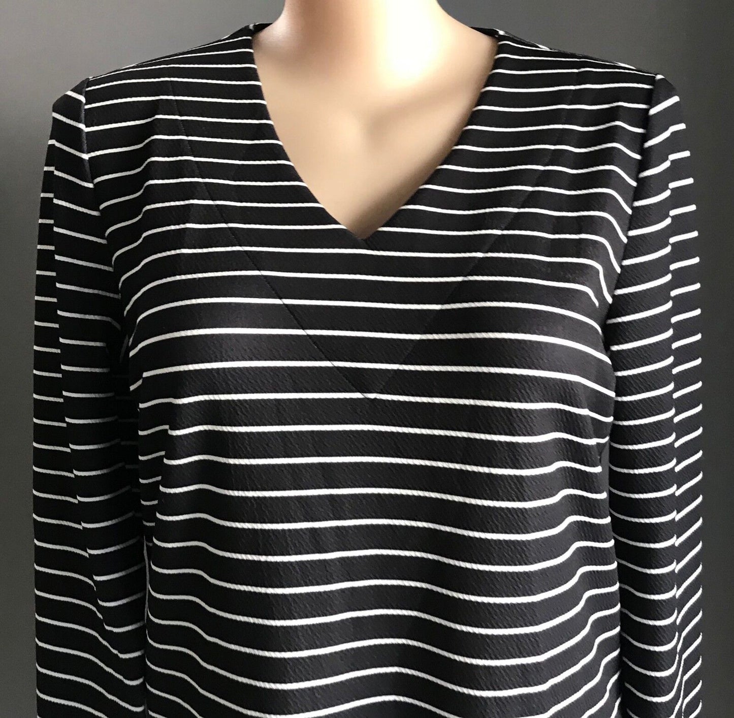 GRACE HILL Shift Dress Black & White Stripe Floral Hem Stretch Size 16 Gorgeous