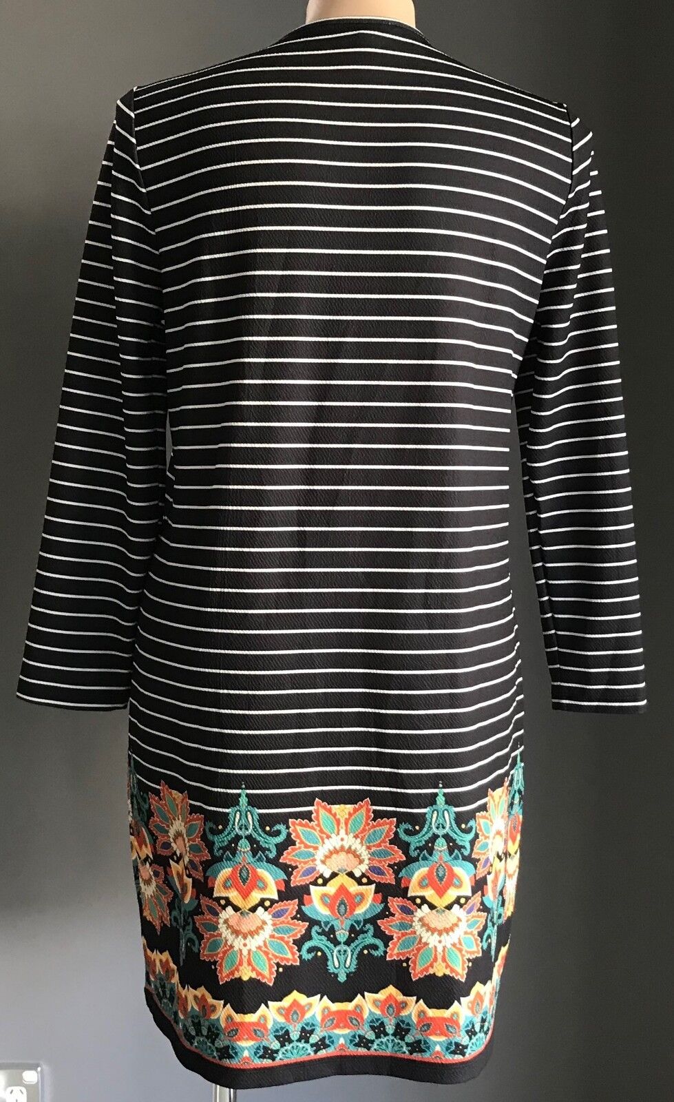 GRACE HILL Shift Dress Black & White Stripe Floral Hem Stretch Size 16 Gorgeous