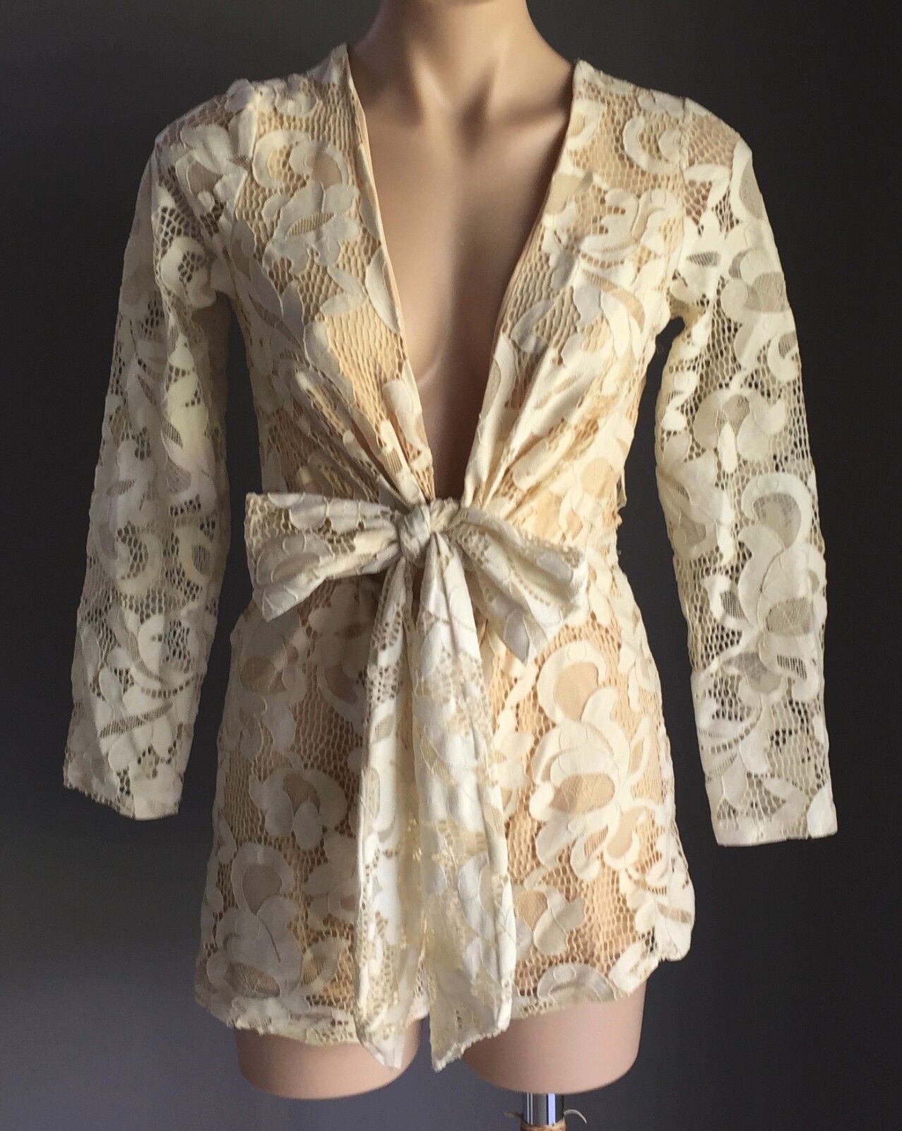 WINONA Romper Floral Cream Lace Wrap Around Playsuit Shortsuit  Shorts Size 8 10