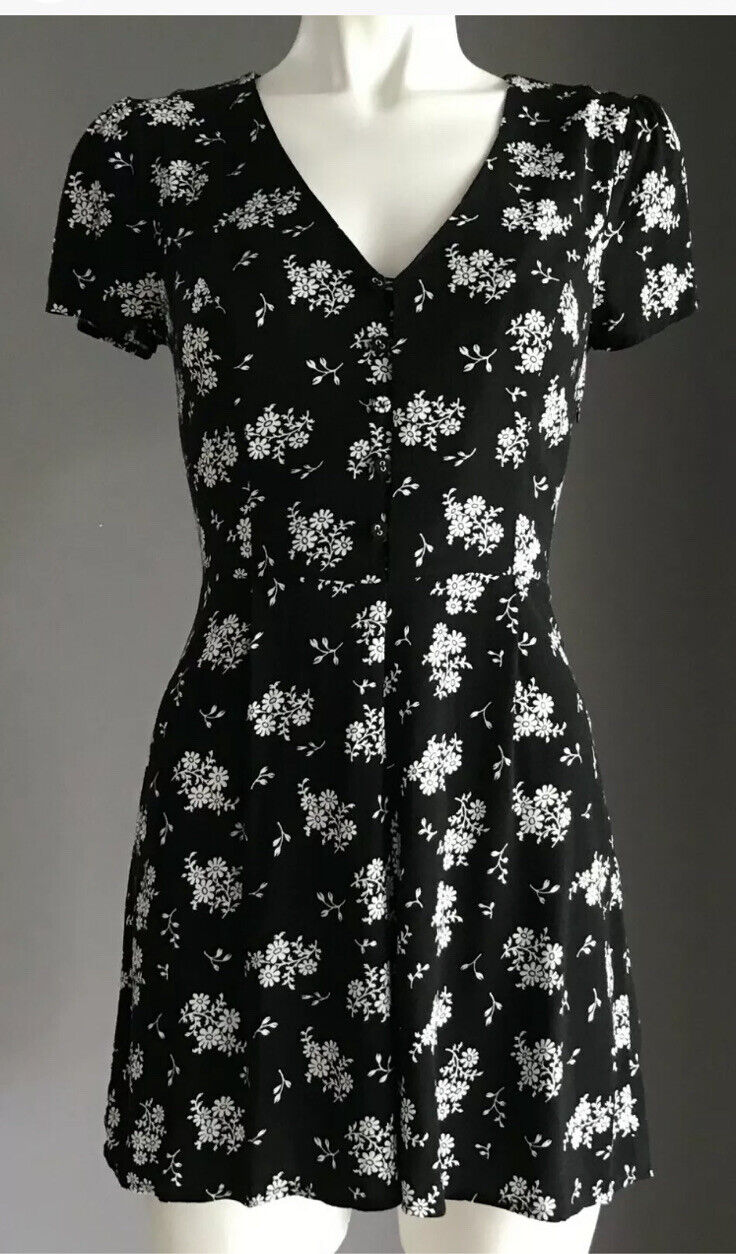 SPORTSGIRL Romper Black & White Floral Print Cap Sleeve Playsuit Shorts Size 6 8