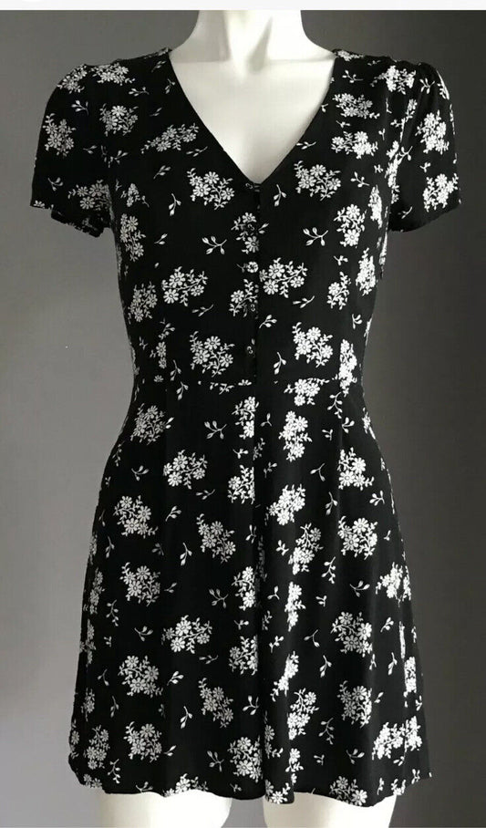 SPORTSGIRL Romper Black & White Floral Print Cap Sleeve Playsuit Shorts Size 6 8