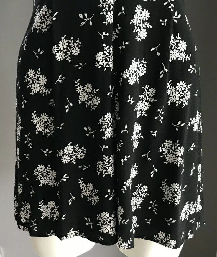 SPORTSGIRL Romper Black & White Floral Print Cap Sleeve Playsuit Shorts Size 6 8