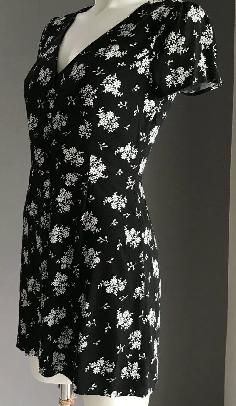 SPORTSGIRL Romper Black & White Floral Print Cap Sleeve Playsuit Shorts Size 6 8