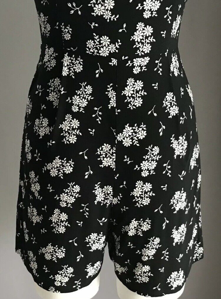 SPORTSGIRL Romper Black & White Floral Print Cap Sleeve Playsuit Shorts Size 6 8