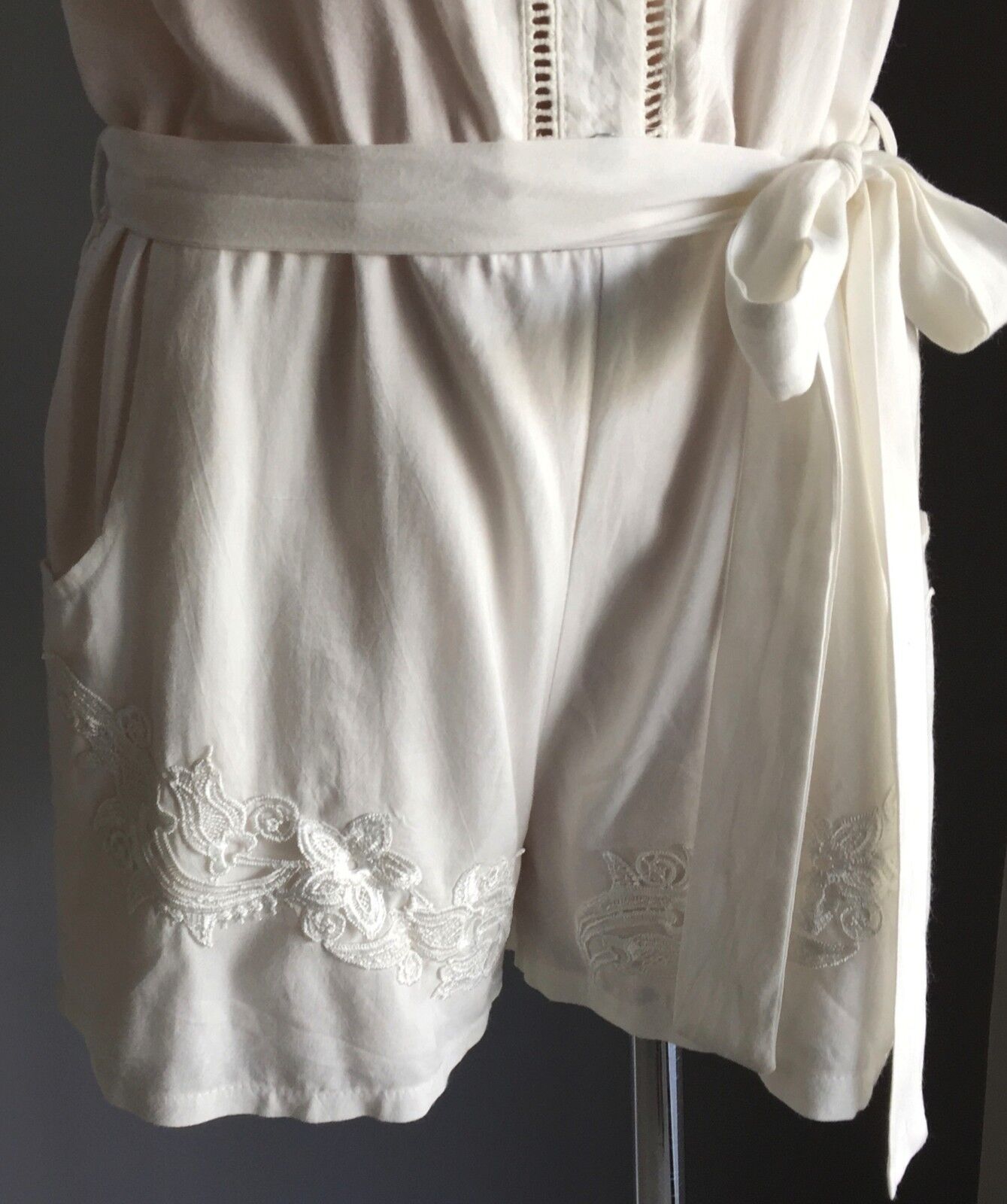 MINKPINK Romper Ivory Sleeveless Waist Tie Playsuit Shortsuit  Shorts Size 10