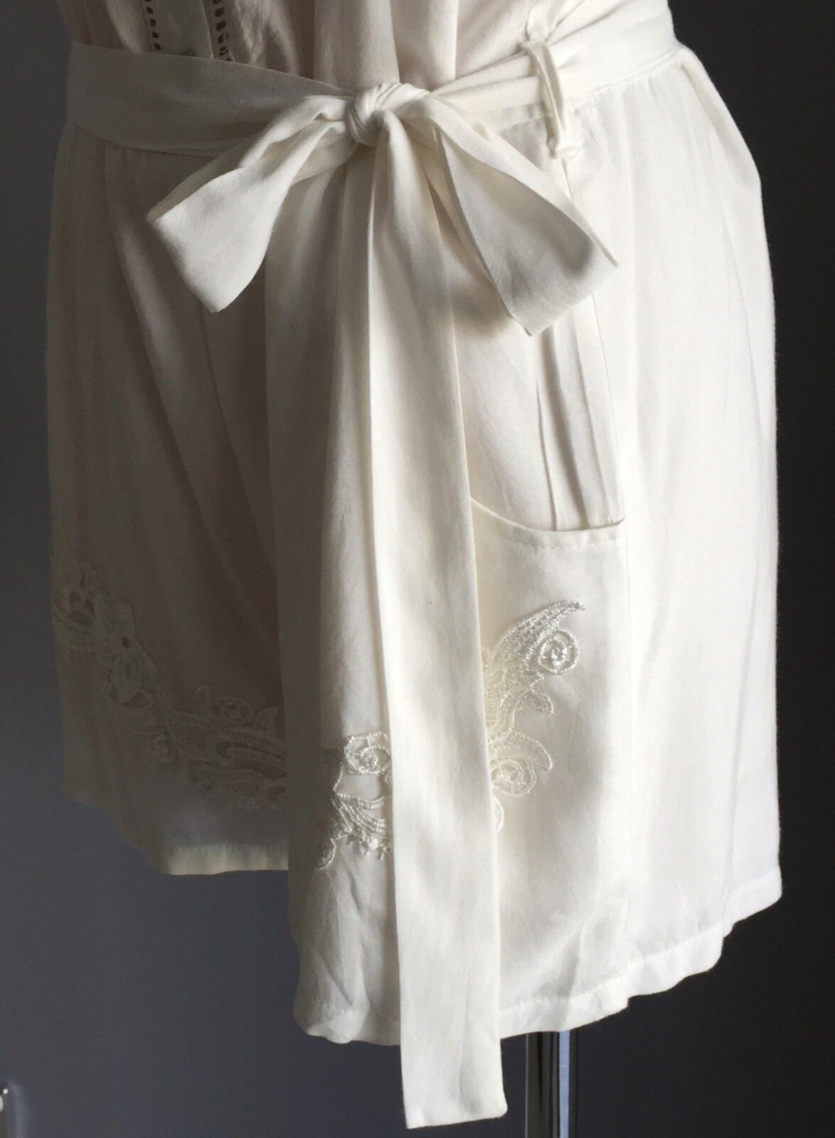 MINKPINK Romper Ivory Sleeveless Waist Tie Playsuit Shortsuit  Shorts Size 10
