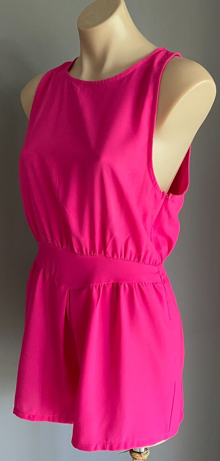 LULU & ROSE Playsuit Hot Pink  Jumpsuit Sleeveless Keyhole Back Size M 10 NEW