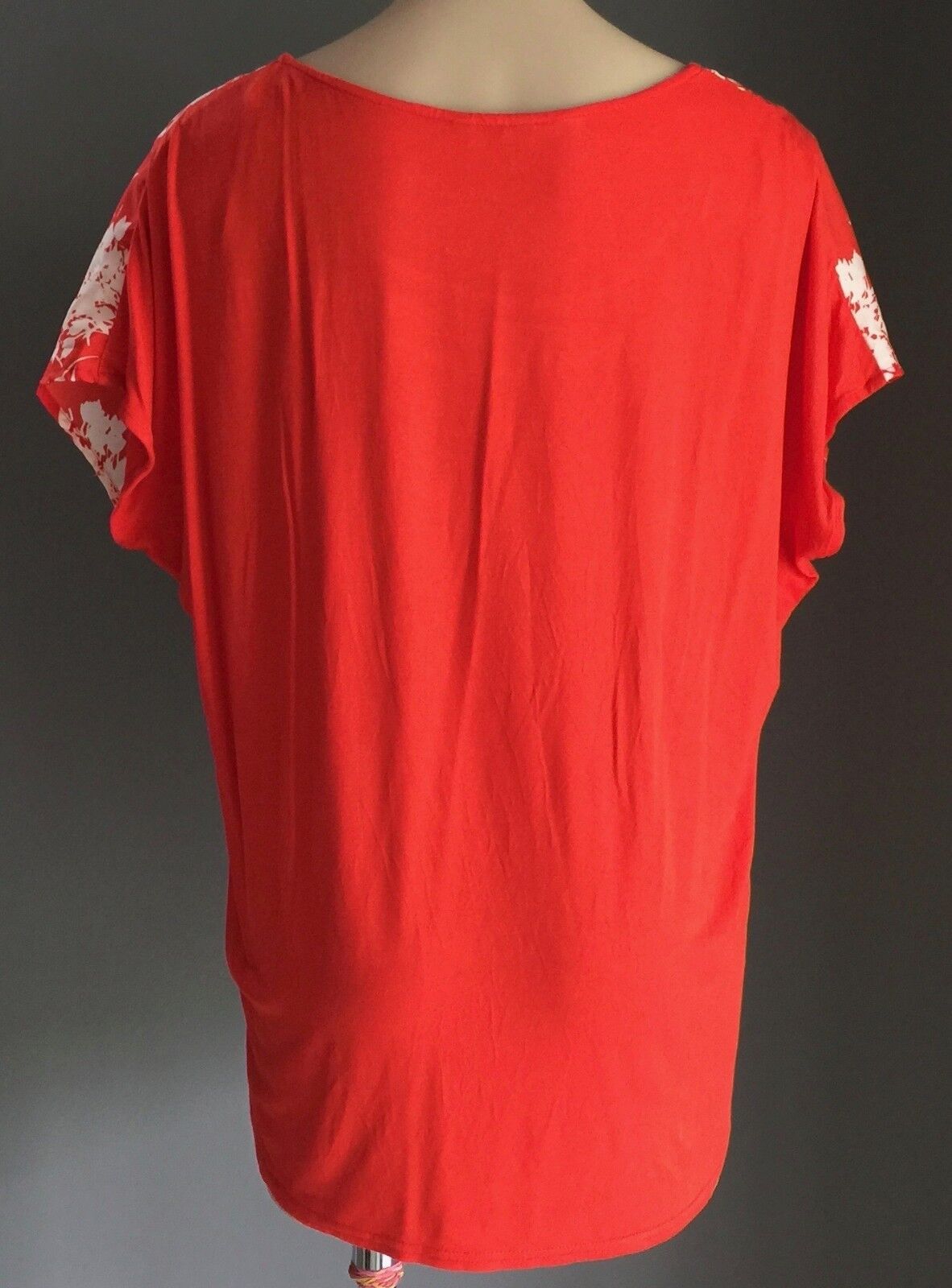 M&CO Dip Hem Top Coral & White Floral Print Cap Sleeve Ladies Plus Size 18 NEW