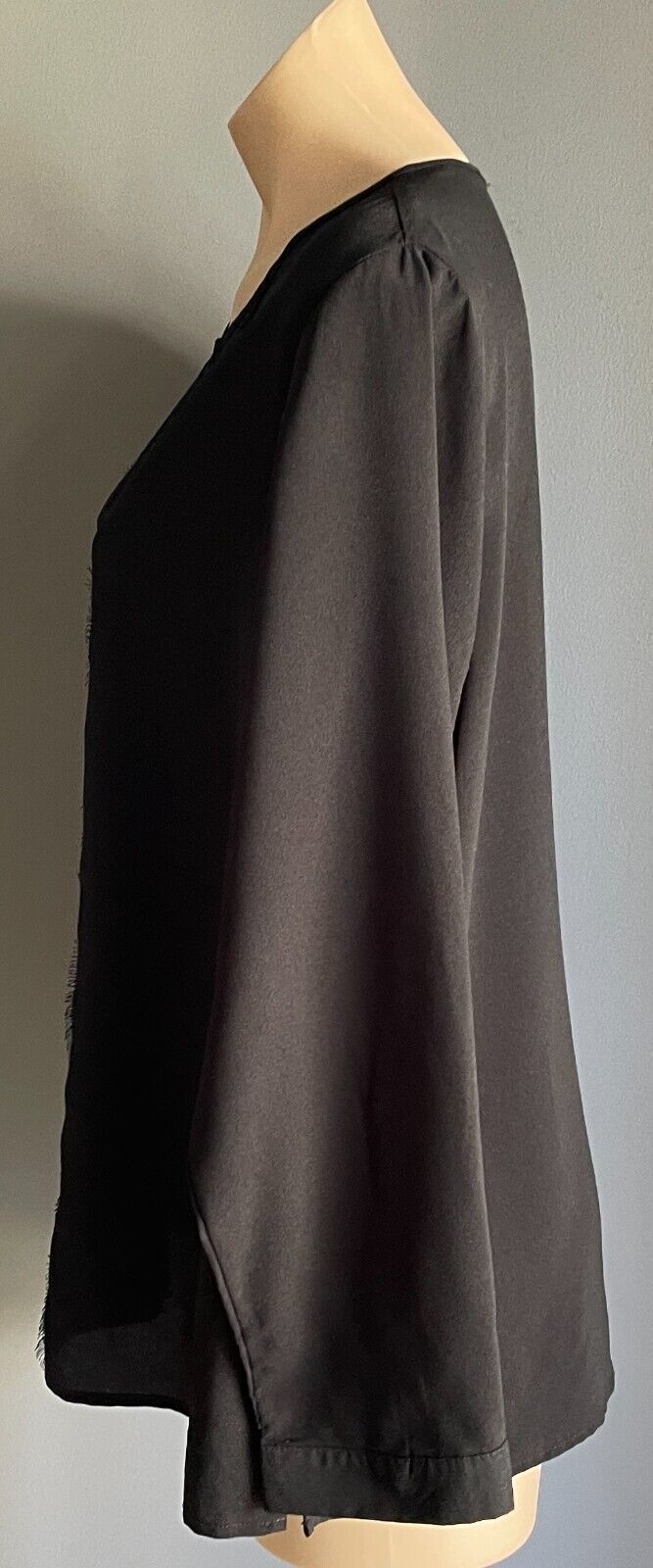 LIZ JORDAN Top Black Blouse with Keyhole Black Lace Trim Long Sleeve Size 18