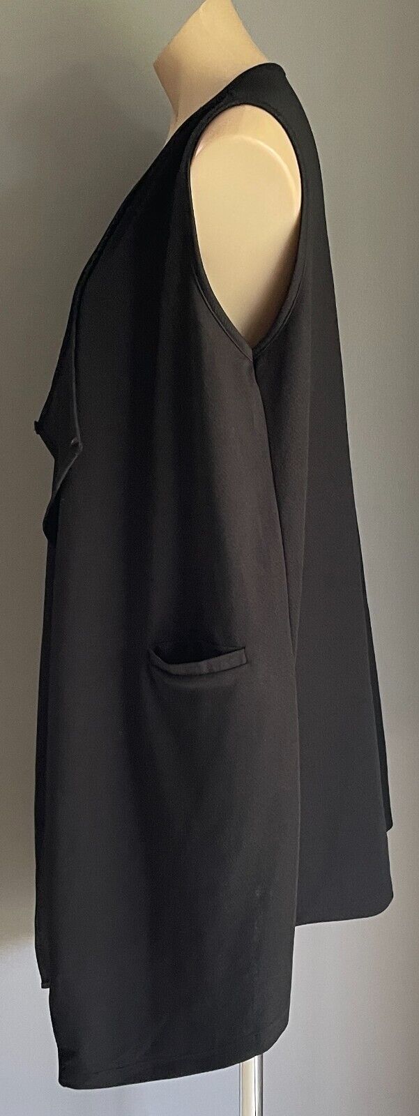 SUITE BOUTIQUE Waterfall Jacket Black Sleeveless Asymmetric Hem Size 14