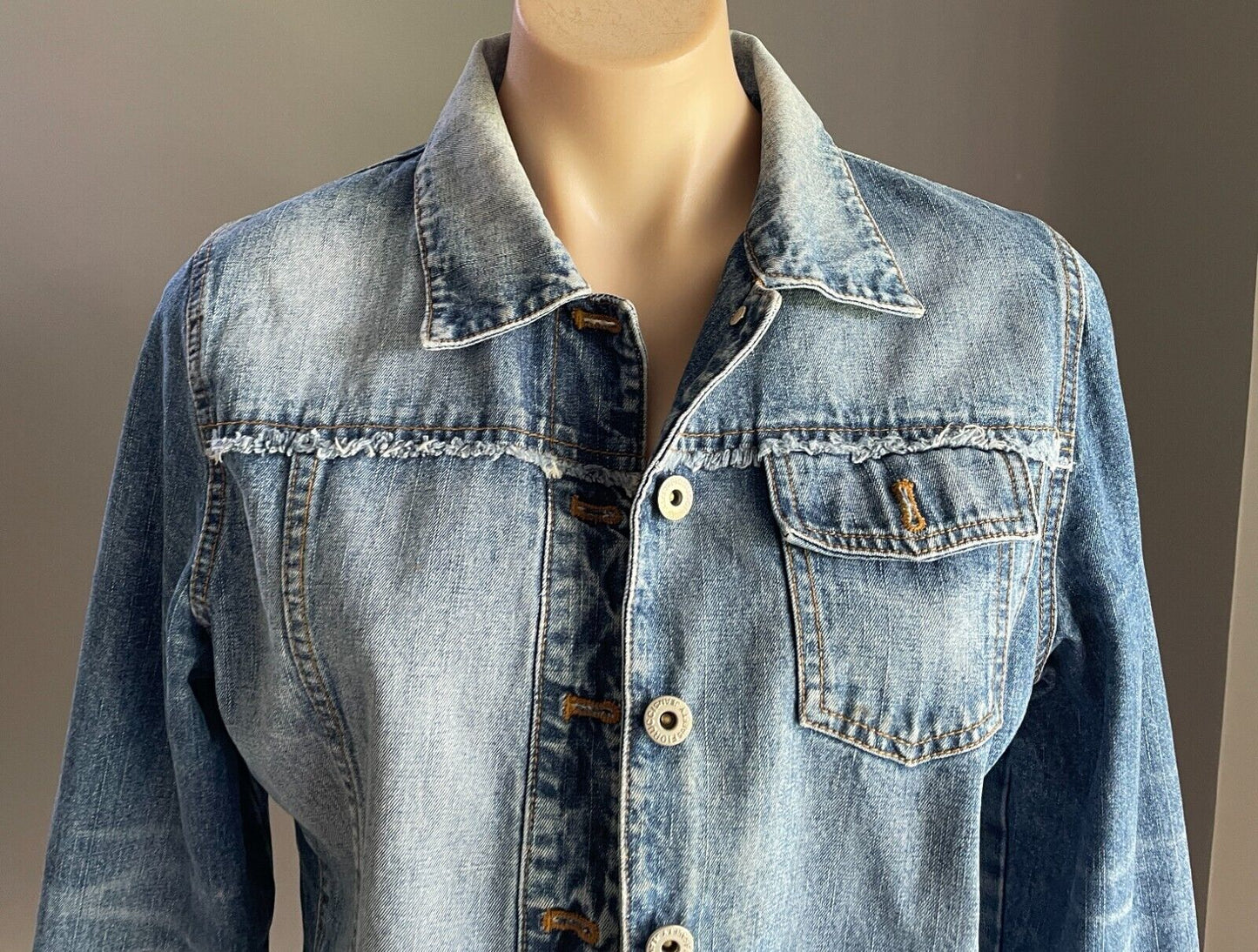 FIORUCCI Blue Denim Jacket Cropped Long Sleeve Fray Hem Edge Size 14