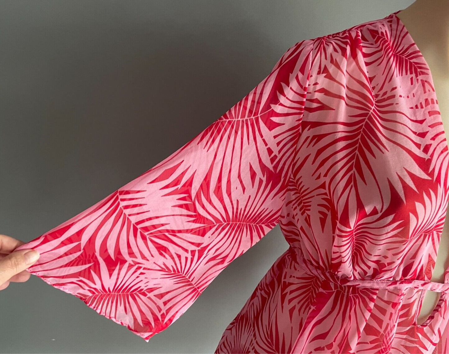ATMOSPHERE BEACH Cover Up/Kimono Size 14 Pink/Red Palm Print Tie Back Semi Sheer