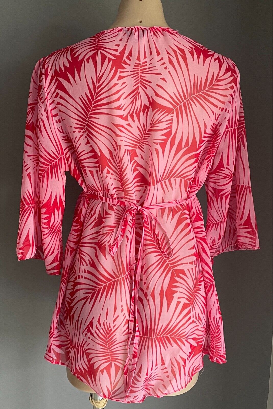 ATMOSPHERE BEACH Cover Up/Kimono Size 14 Pink/Red Palm Print Tie Back Semi Sheer