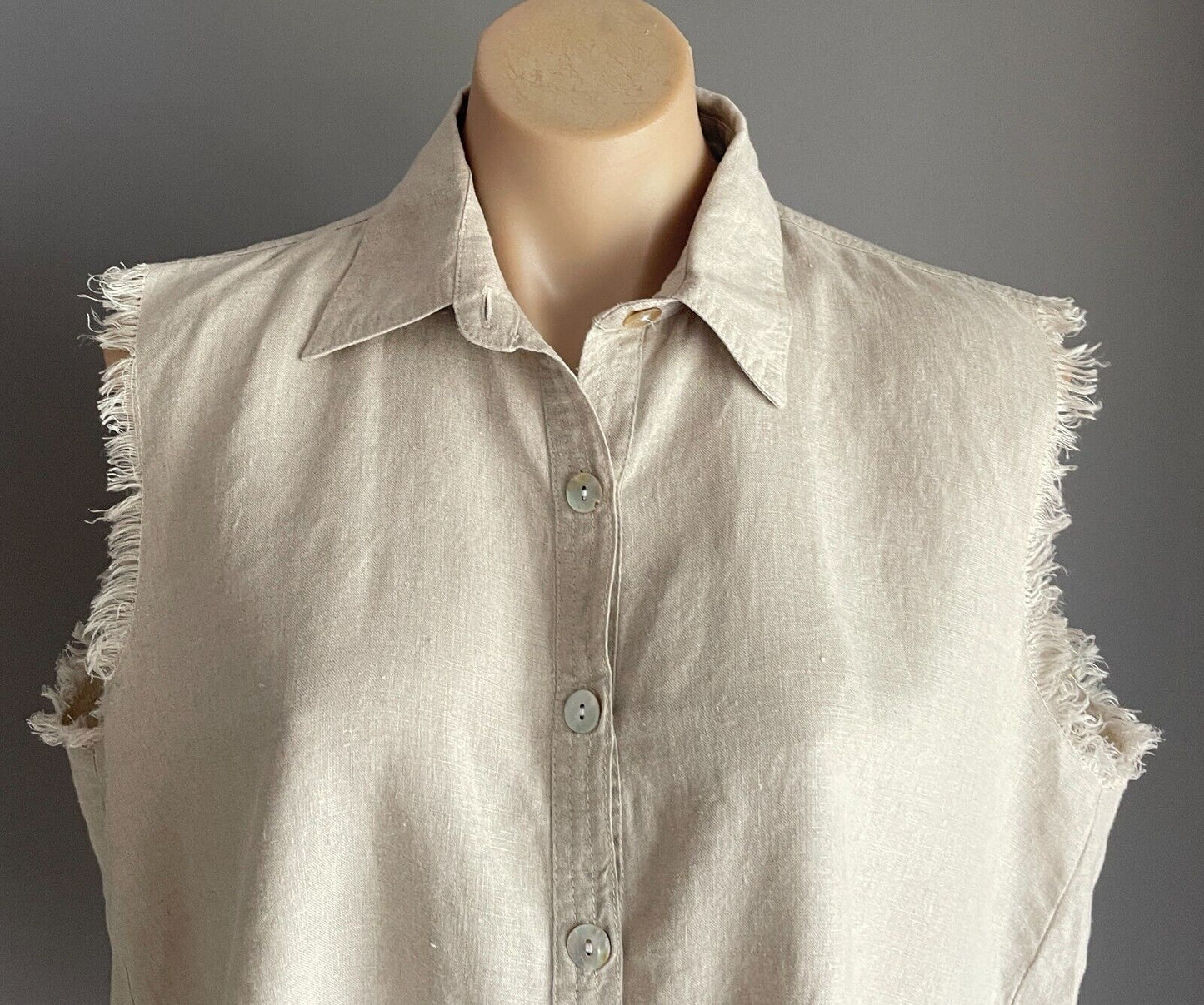LJC DESIGNS Sleeveless Shirt Linen Sz L Oatmeal Fray Armhole Button Front Hi-Lo