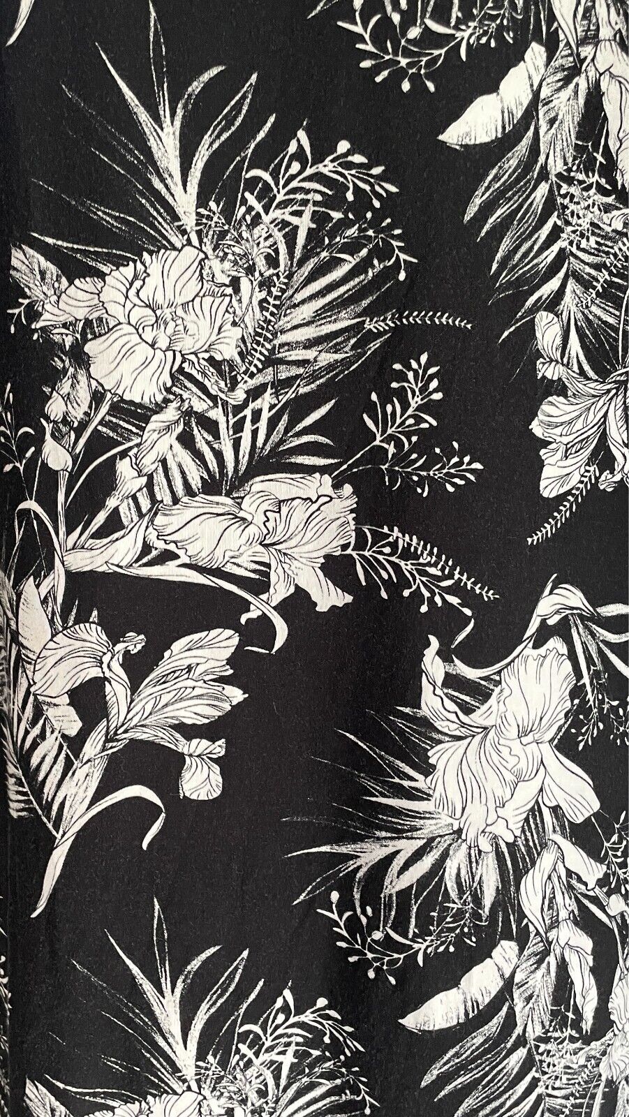 TARGET COLLECTION Top Black & White Floral Print Size 16 Hi-Lo Hem Short Sleeves
