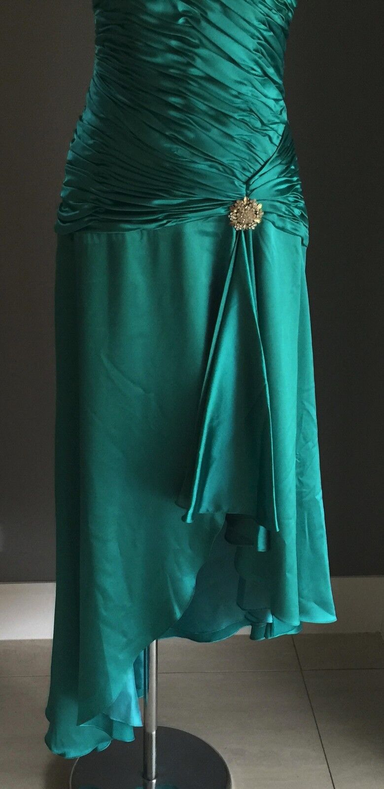 MANCINI Halter Neck Dress Size 12 Jade Green Ruched Satin Parties Formals NEW