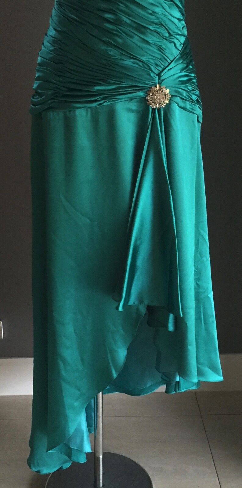 MANCINI Halter Neck Dress Size 12 Jade Green Ruched Satin Parties Formals NEW