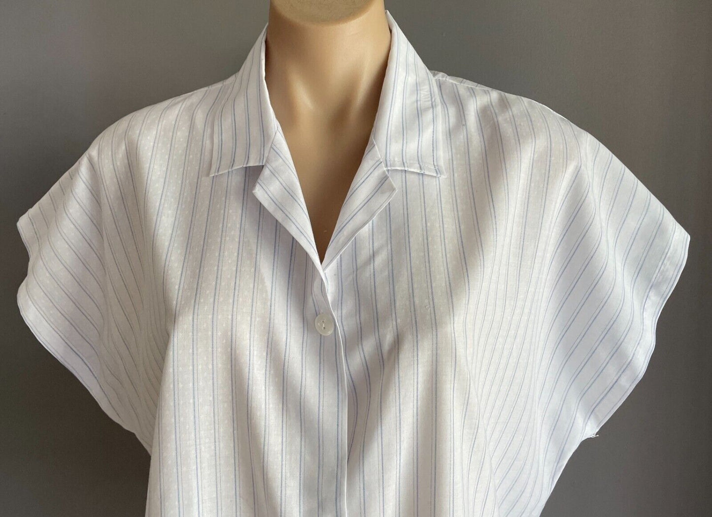 SOLUTIONS Shirt Button Front White & Blue Stripe Size 16 Extended Sleeve Top Vtg