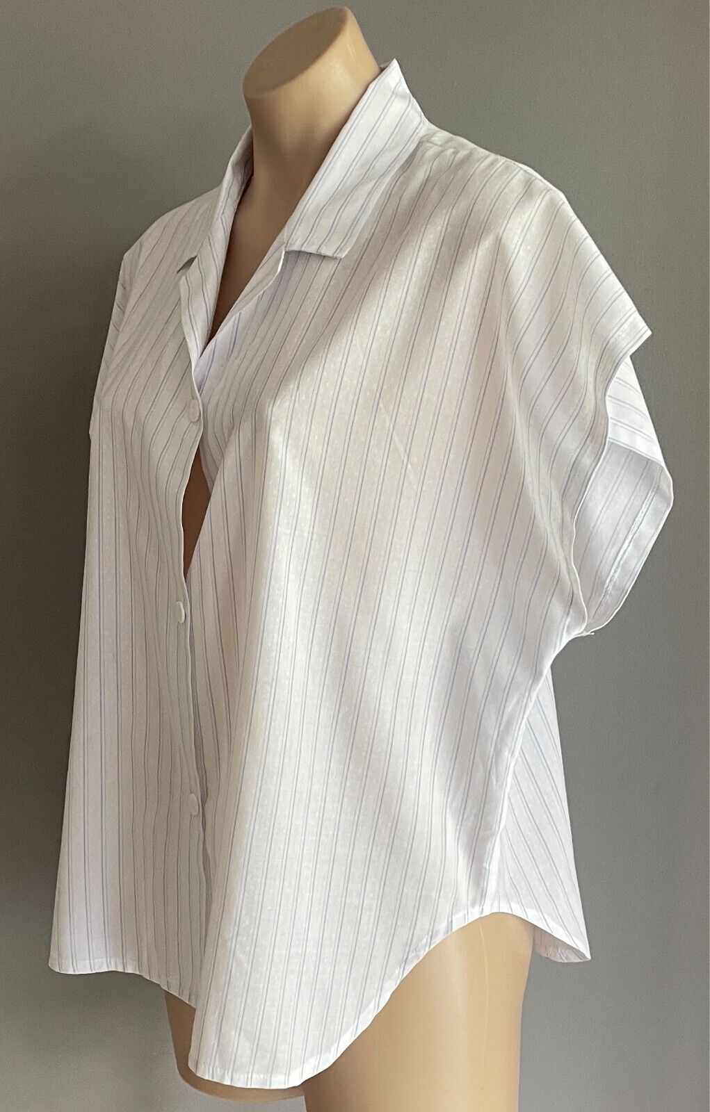 SOLUTIONS Shirt Button Front White & Blue Stripe Size 16 Extended Sleeve Top Vtg
