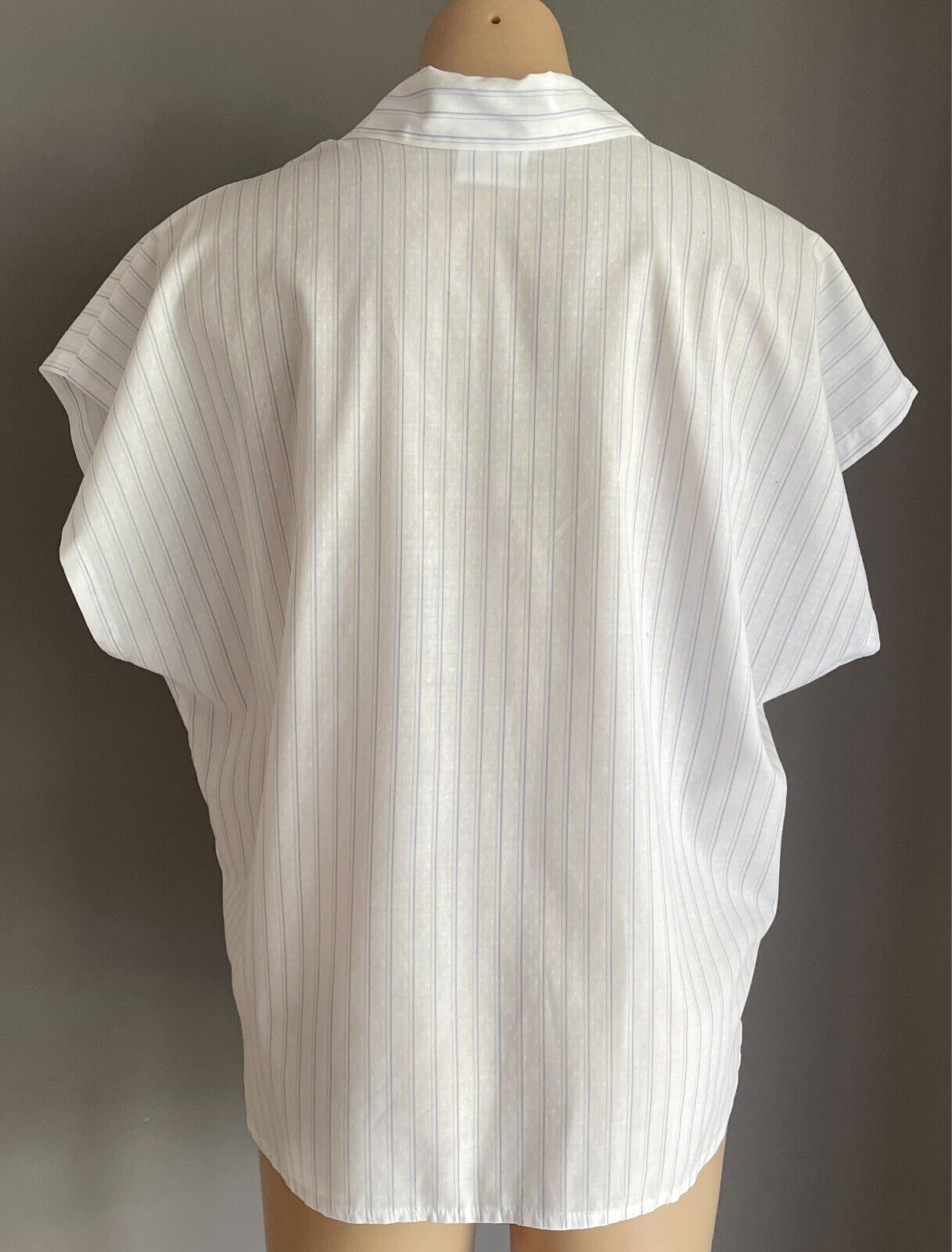 SOLUTIONS Shirt Button Front White & Blue Stripe Size 16 Extended Sleeve Top Vtg
