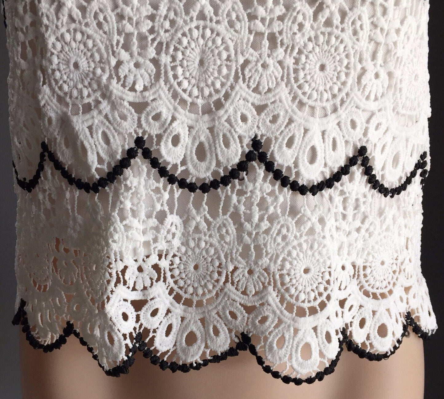 MIRROU Top White & Black Lace Sleeveless Tank Layered Tank Ladies Size S 10